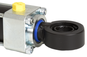 Hydraulcylinder KC med ledlager - detaljvy av kolvstång med svart gummimanschett och blå tätning