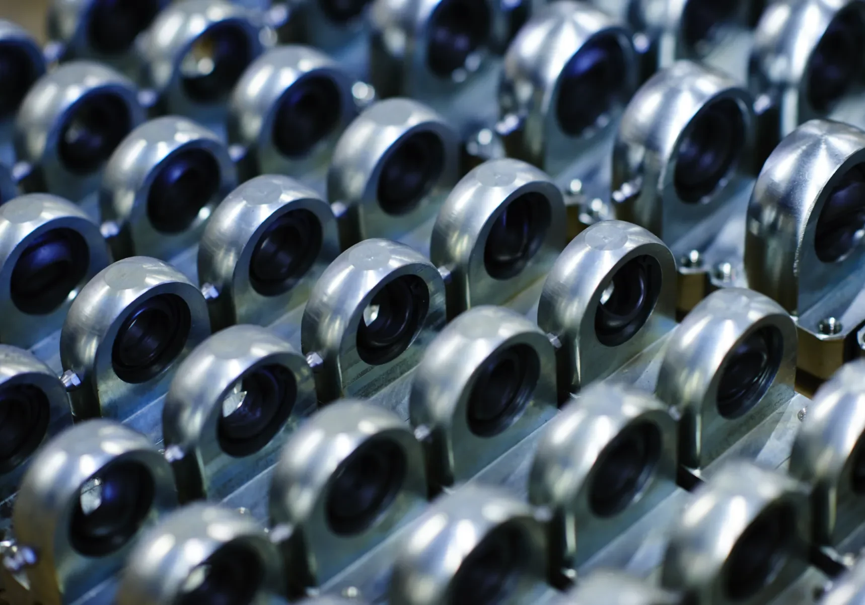 Precisionstillverkade stålkomponenter med cylindriska hål i hydraulisk tillverkning hos Lalmek